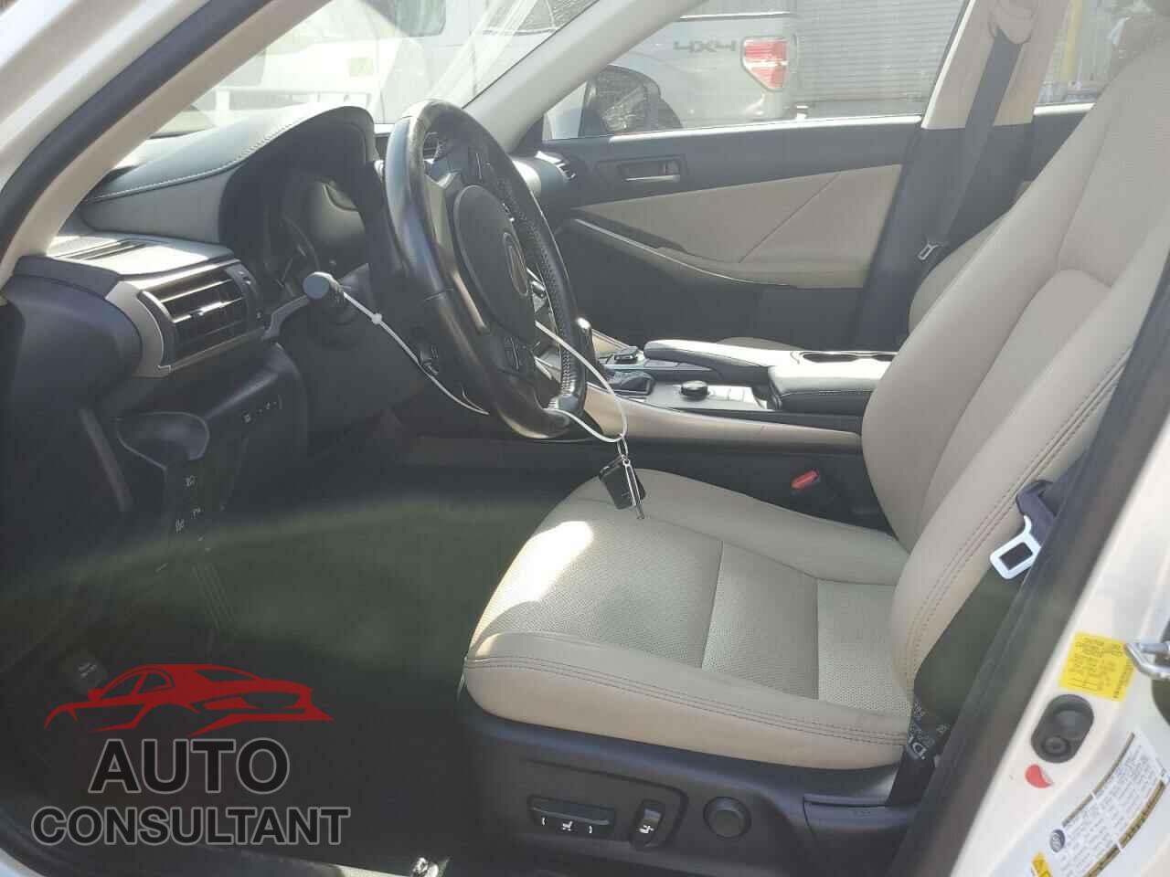 LEXUS IS 2017 - JTHBA1D24H5051876