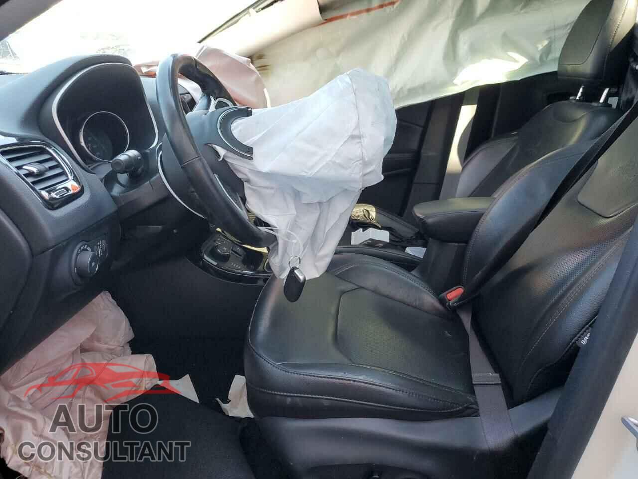 JEEP COMPASS 2019 - 3C4NJDCB5KT674724