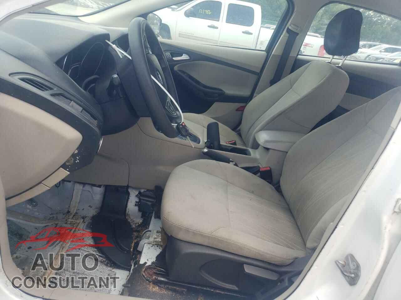 FORD FOCUS 2015 - 1FADP3F21FL250352