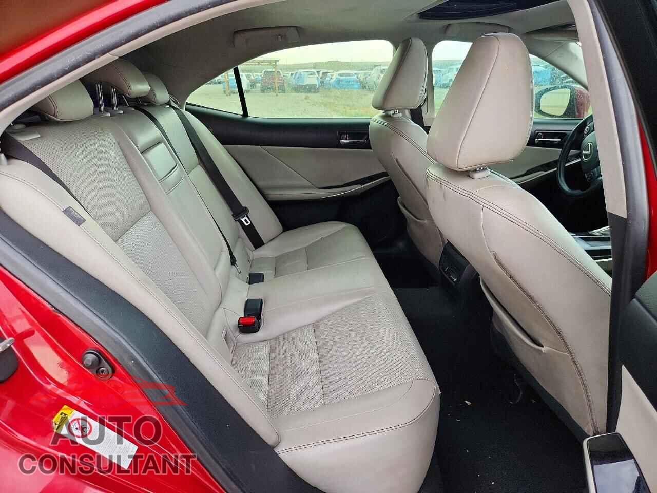 LEXUS IS 2015 - JTHBF1D24F5054565