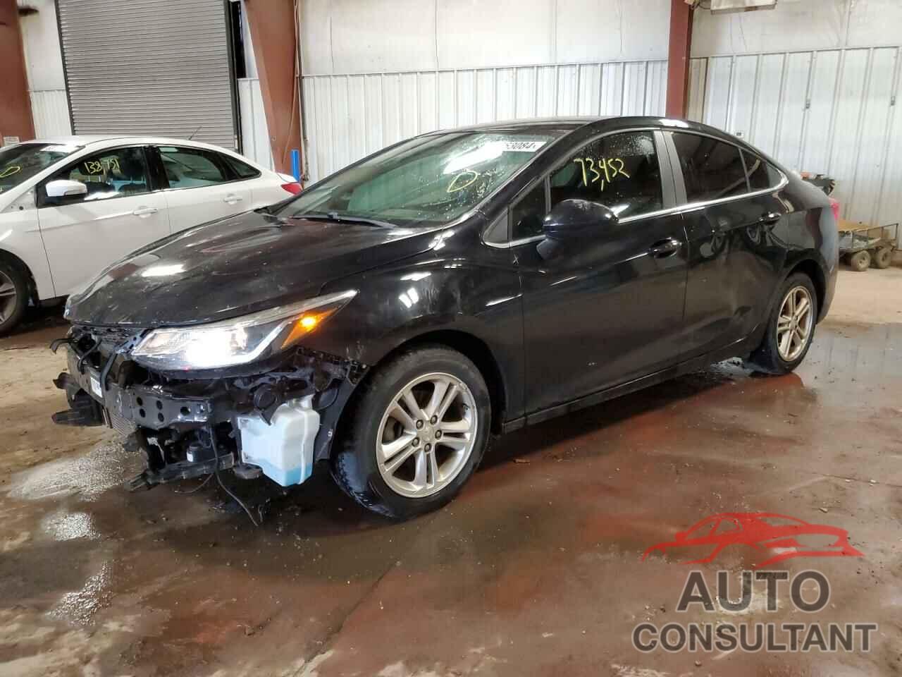 CHEVROLET CRUZE 2018 - 1G1BE5SMXJ7138251