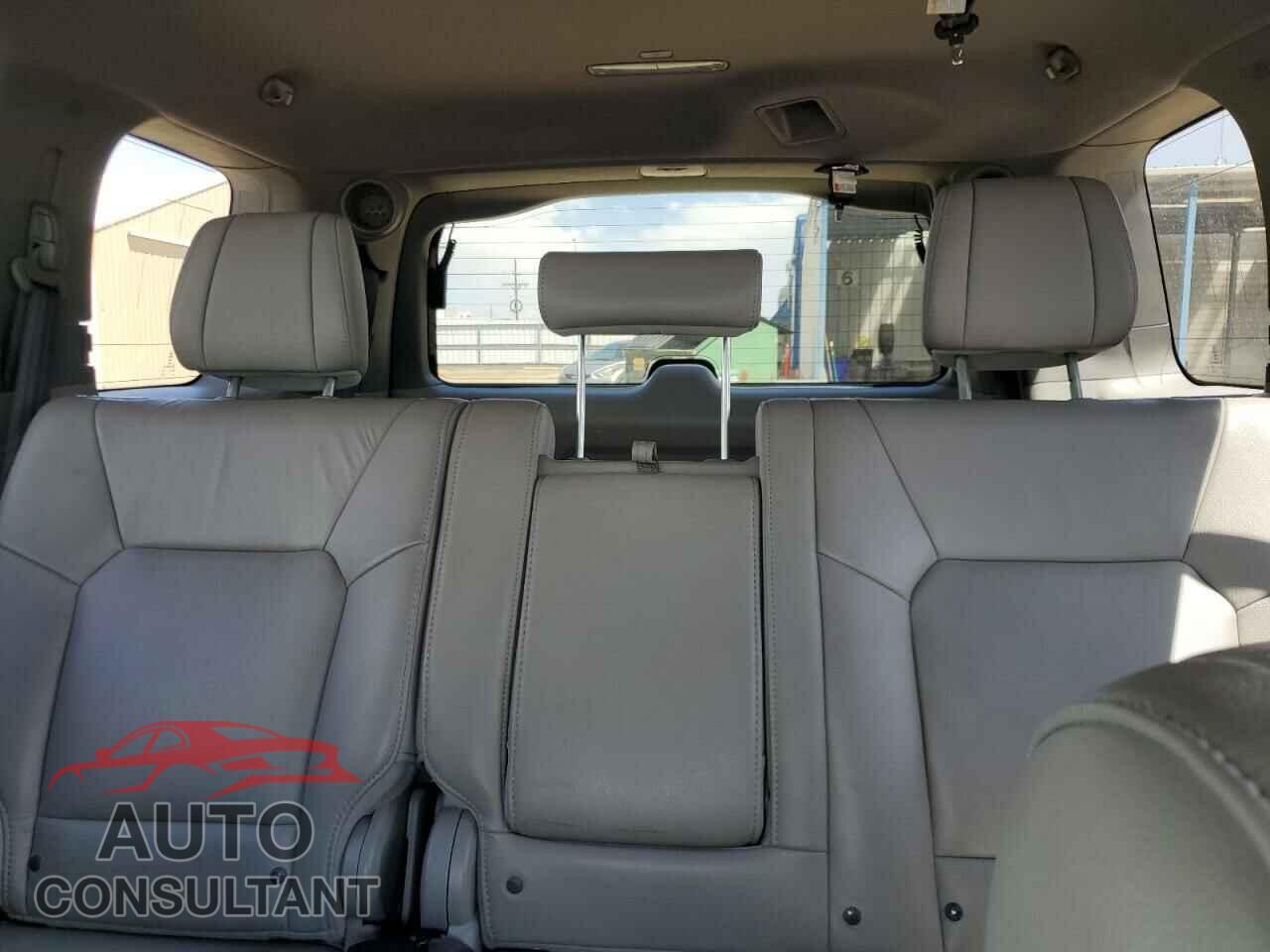 HONDA PILOT 2015 - 5FNYF4H95FB032786