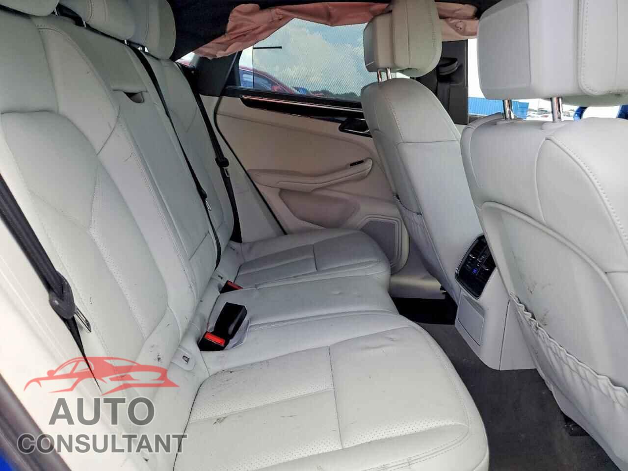 PORSCHE MACAN 2017 - WP1AB2A56HLB10810