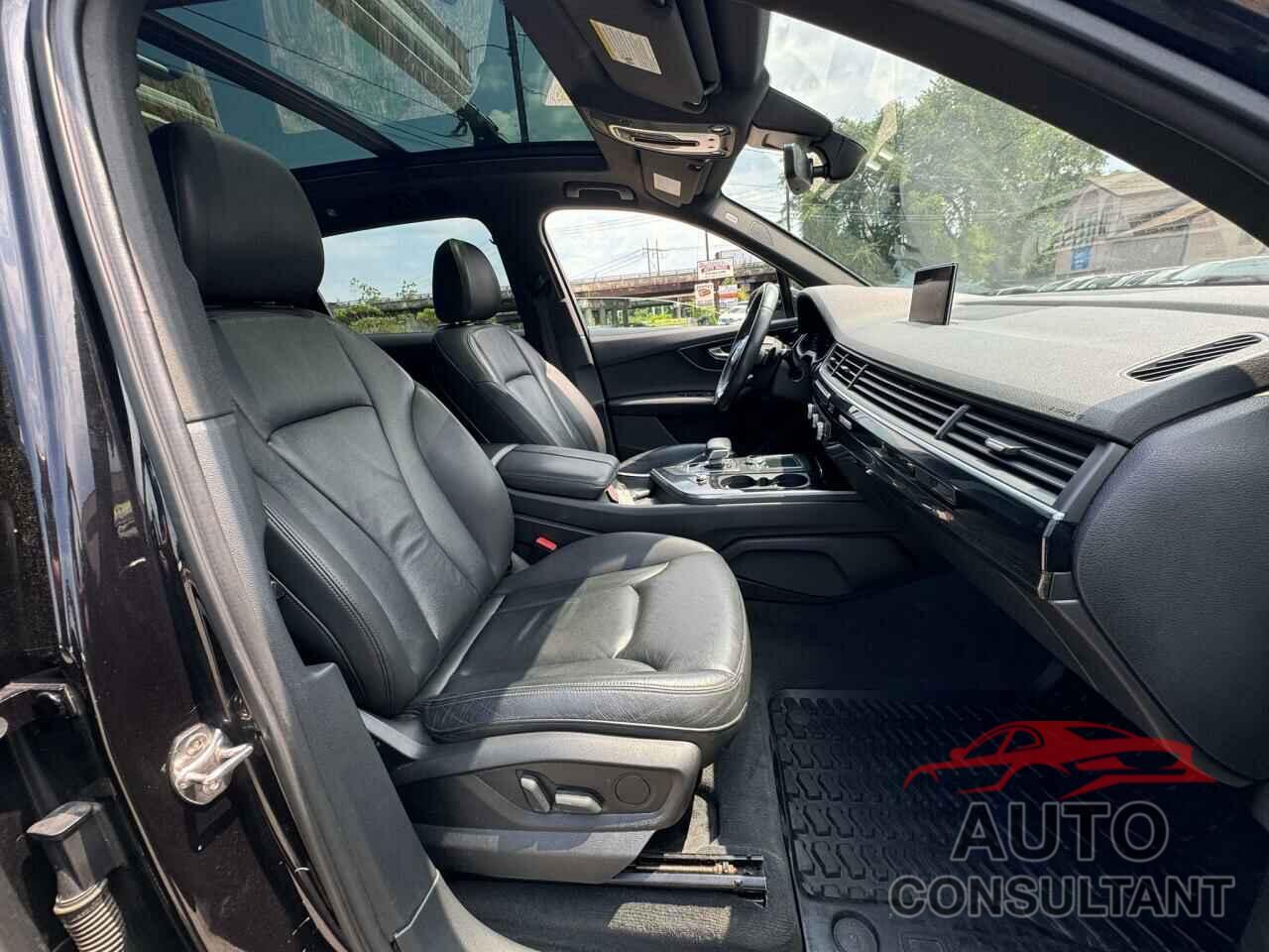 AUDI Q7 2019 - WA1LAAF75KD002854