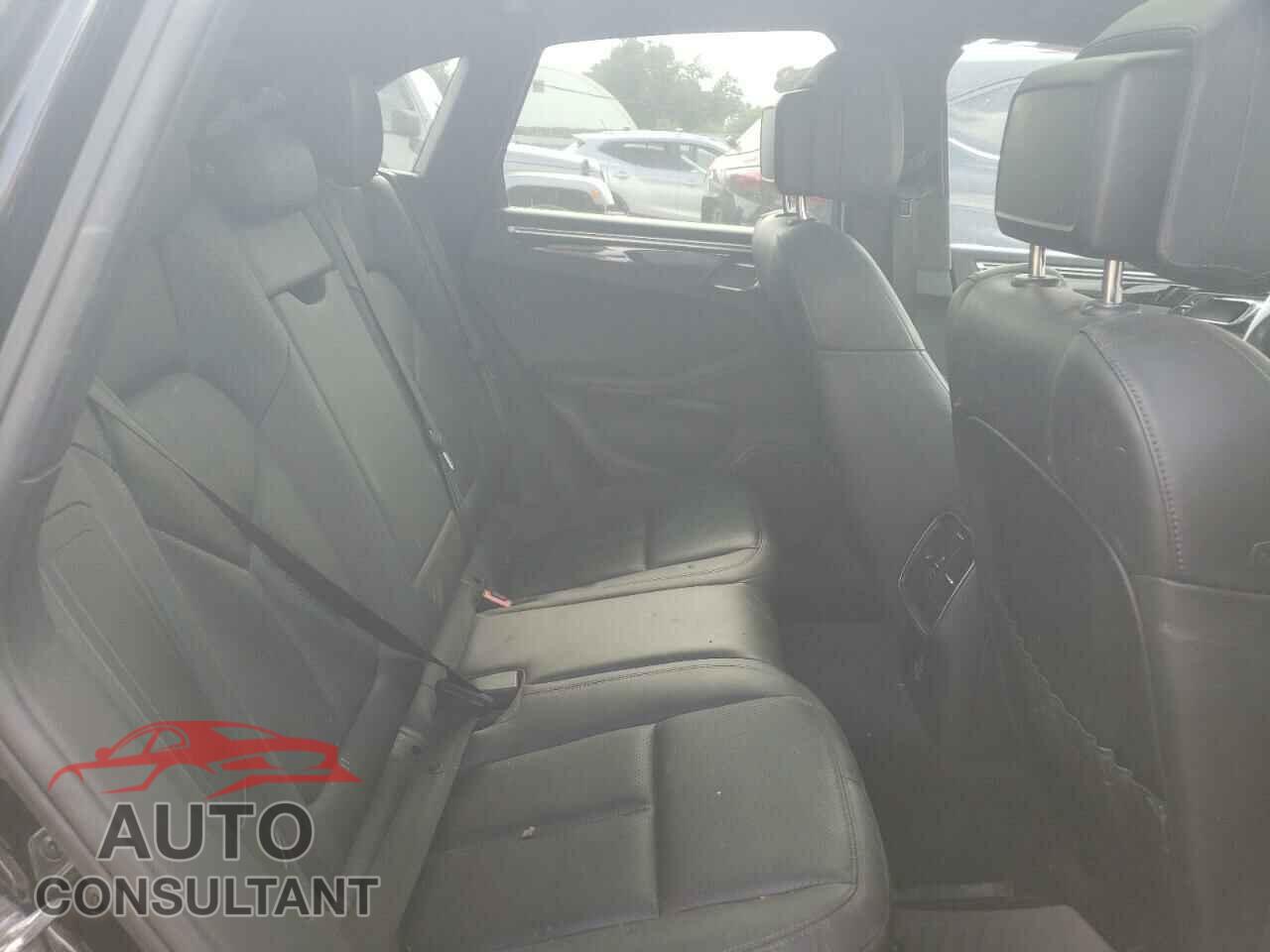 PORSCHE MACAN 2017 - WP1AA2A58HLB00041