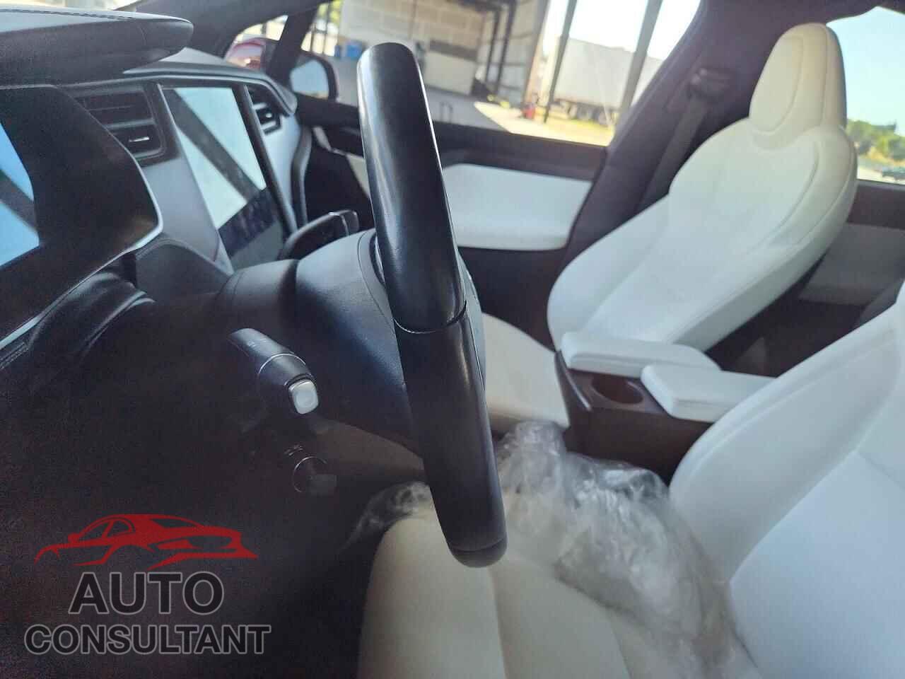 TESLA MODEL X 2020 - 5YJXCBE42LF262363
