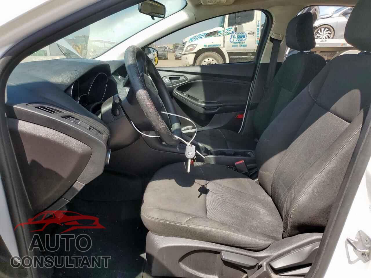 FORD FOCUS 2015 - 1FADP3E21FL221273