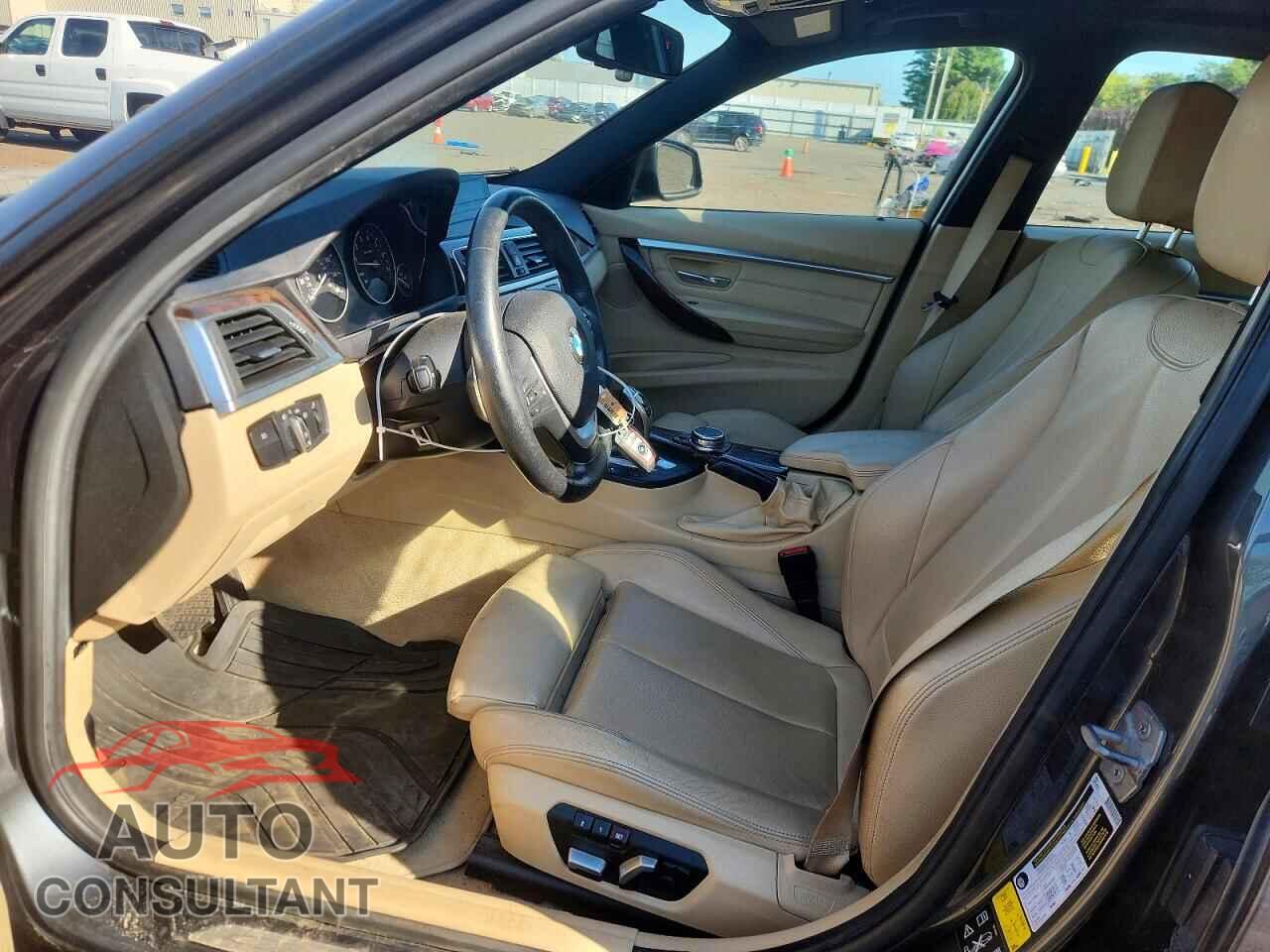 BMW 3 SERIES 2016 - WBA8E3G56GNU05569