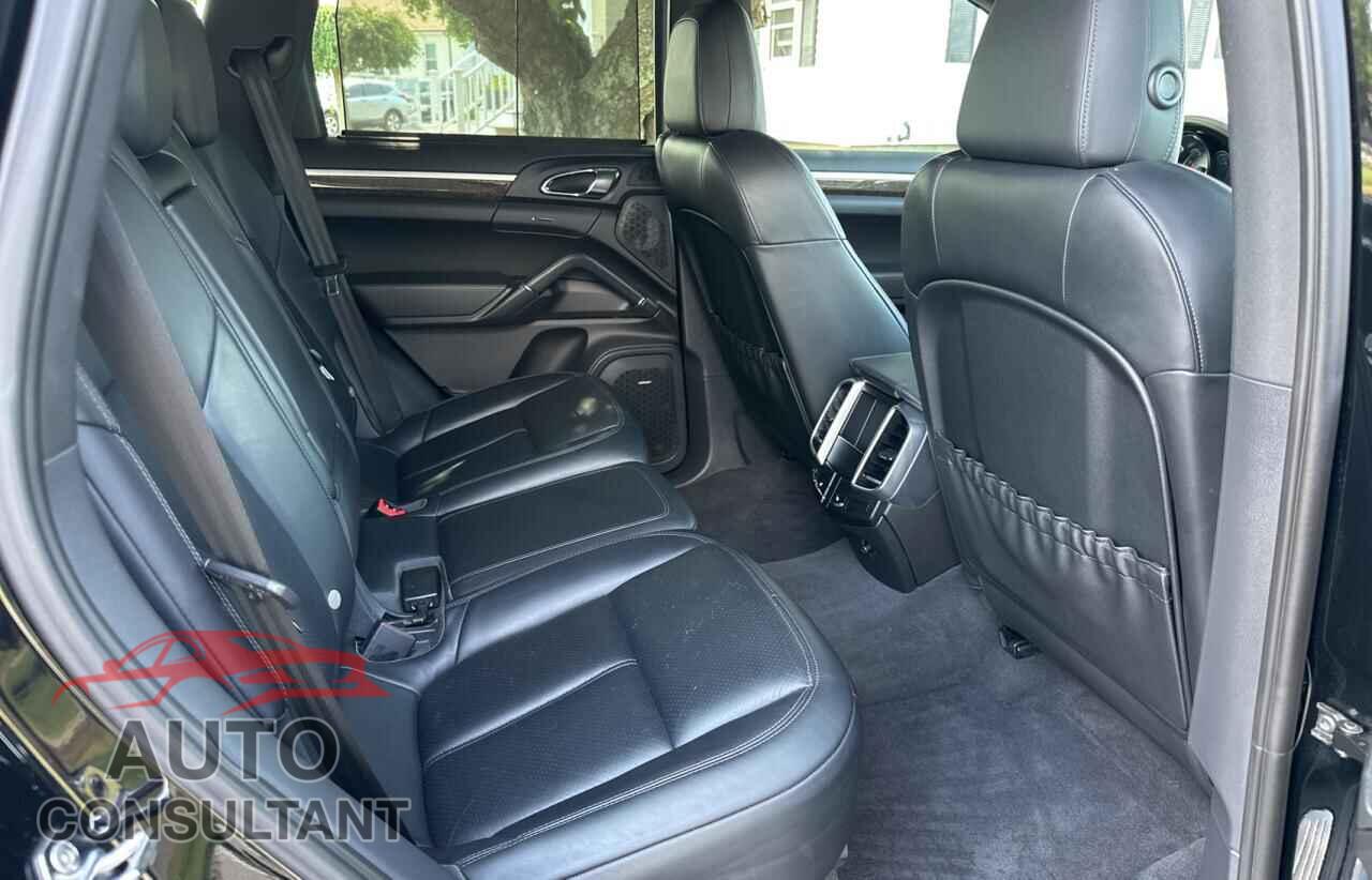 PORSCHE CAYENNE 2012 - WP1AB2A2XCLA48343