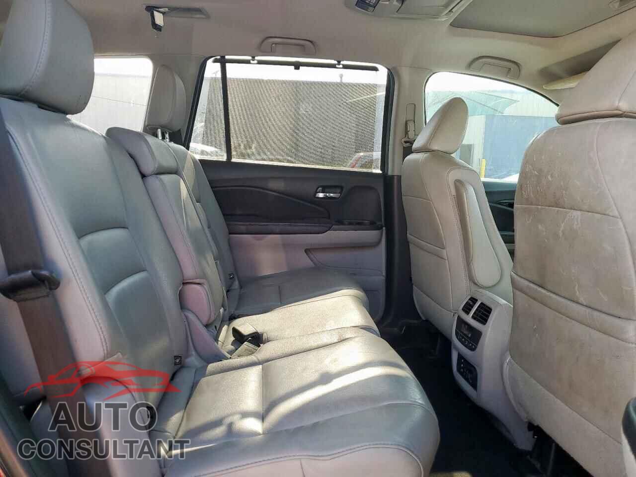 HONDA PILOT 2017 - 5FNYF5H98HB044150