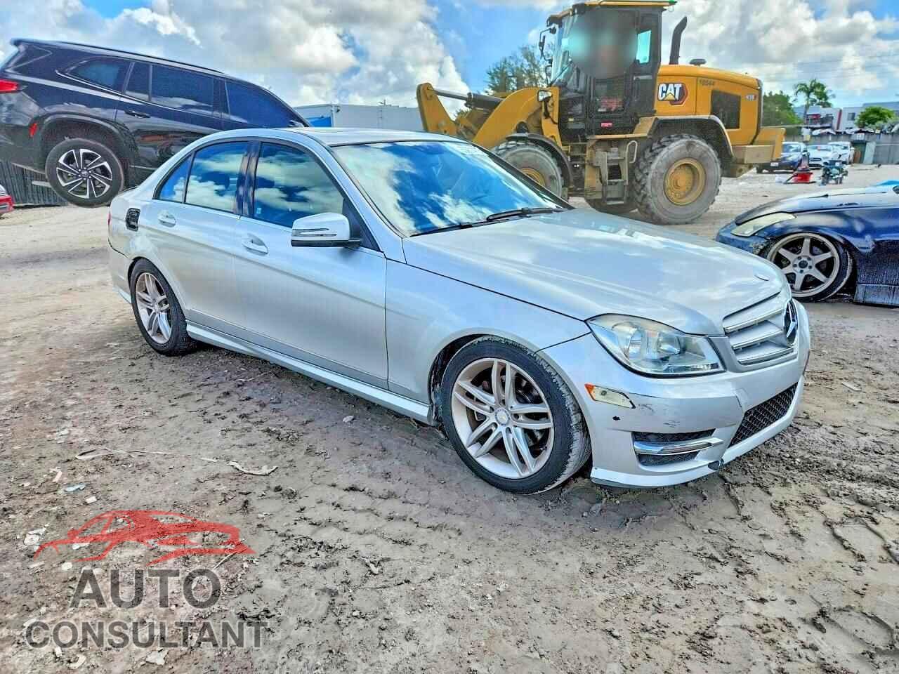 MERCEDES-BENZ C-CLASS 2014 - WDDGF4HB6EA949926