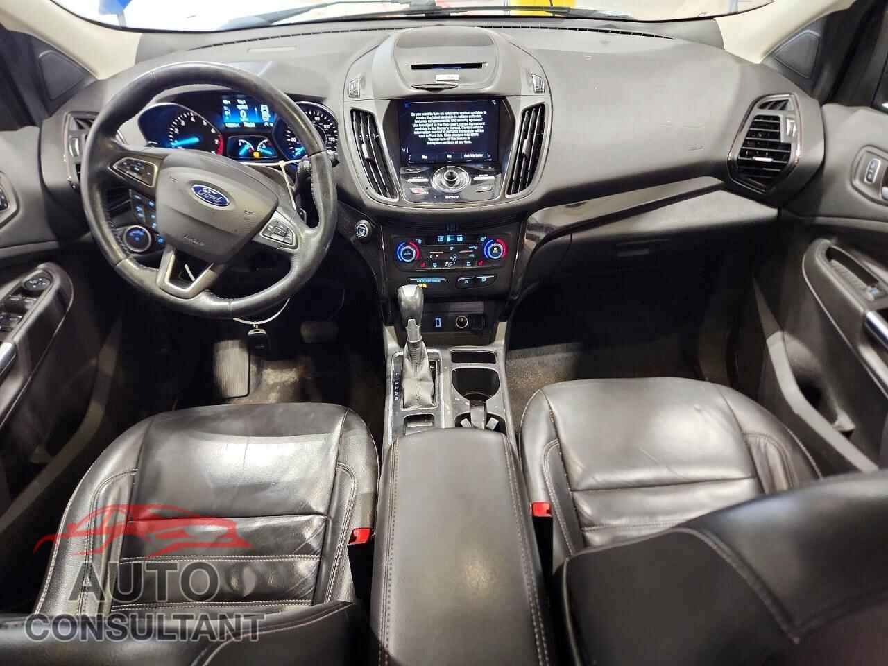 FORD ESCAPE 2017 - 1FMCU9J93HUC08098