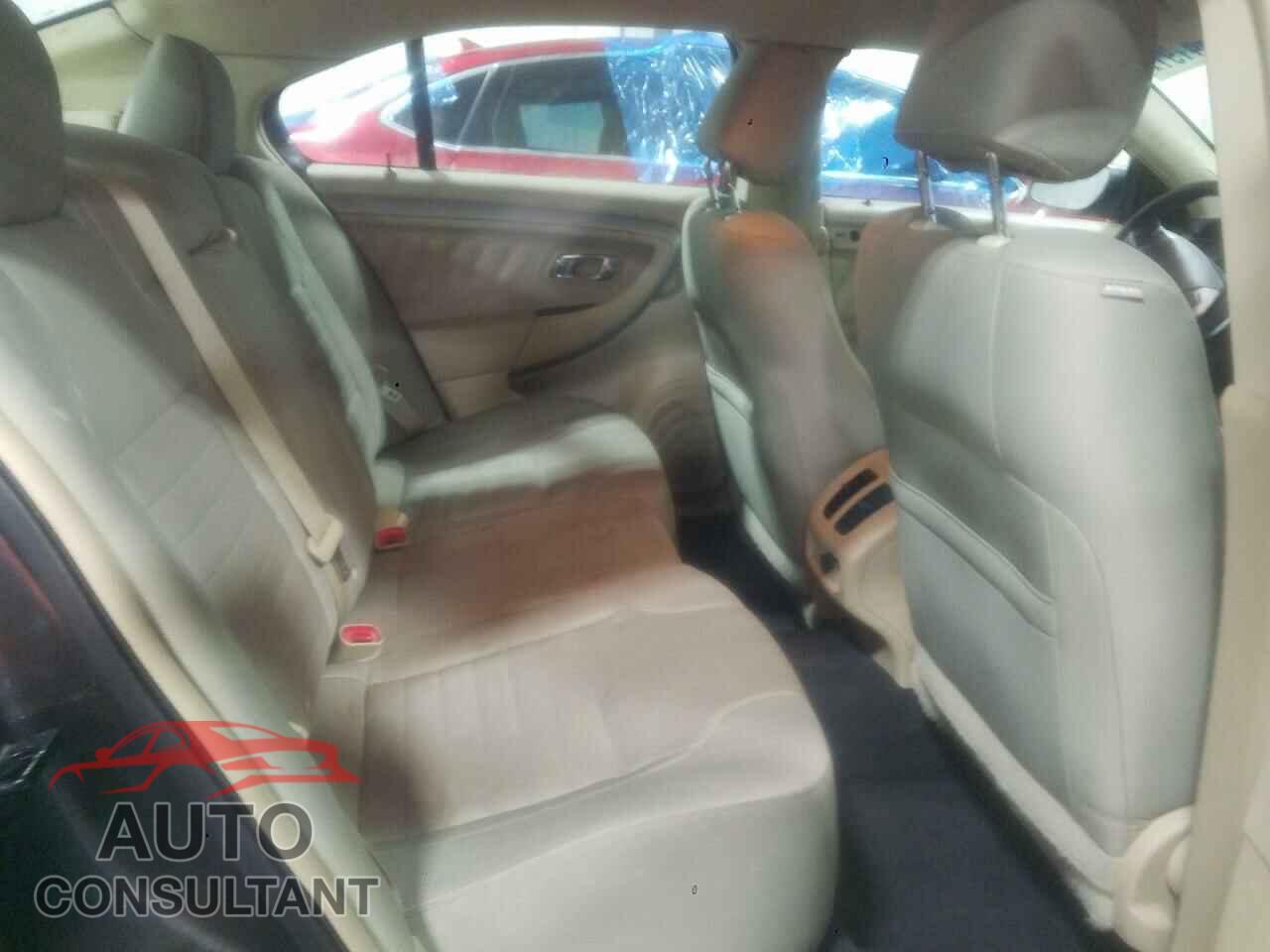 FORD TAURUS 2017 - 1FAHP2D84HG106437