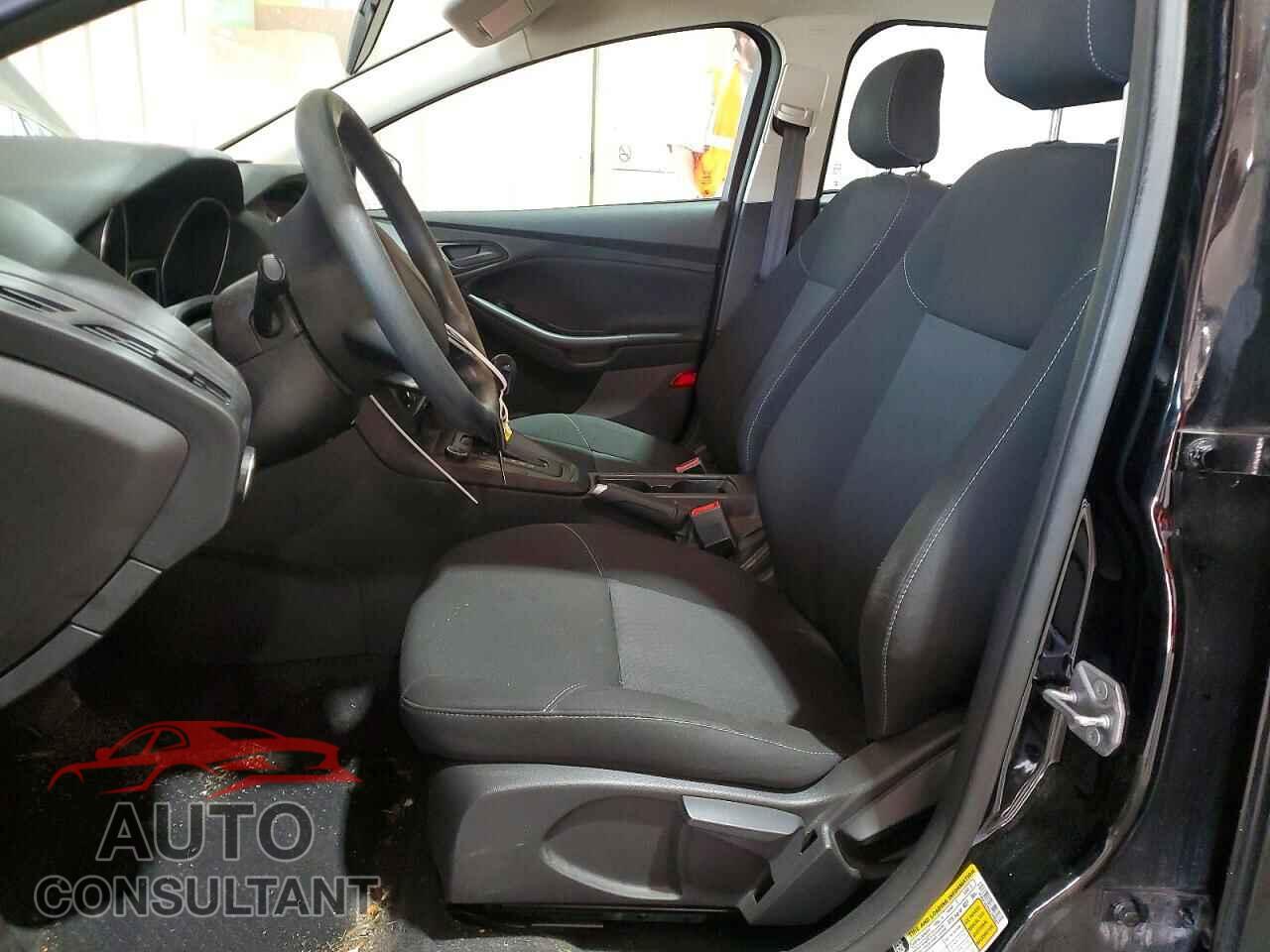 FORD FOCUS 2017 - 1FADP3E25HL220887
