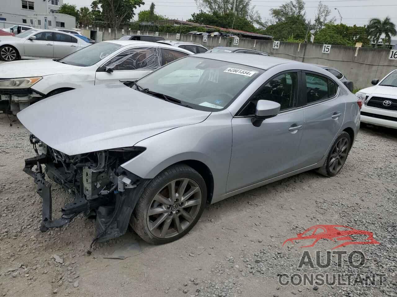 MAZDA 3 2018 - 3MZBN1V37JM250852