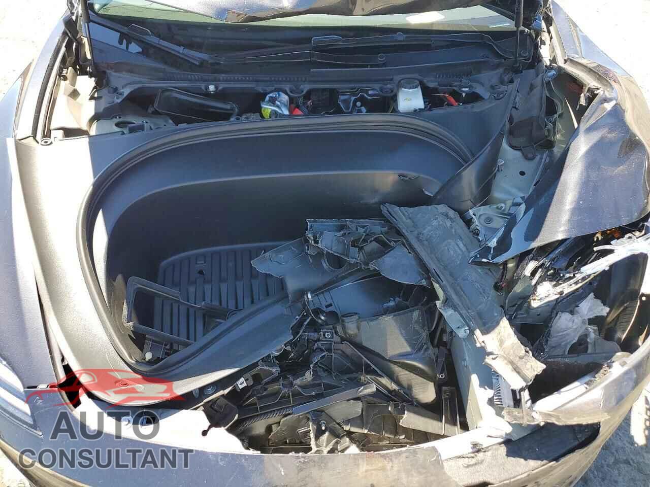 TESLA MODEL 3 2025 - 5YJ3E1EB9SF964566