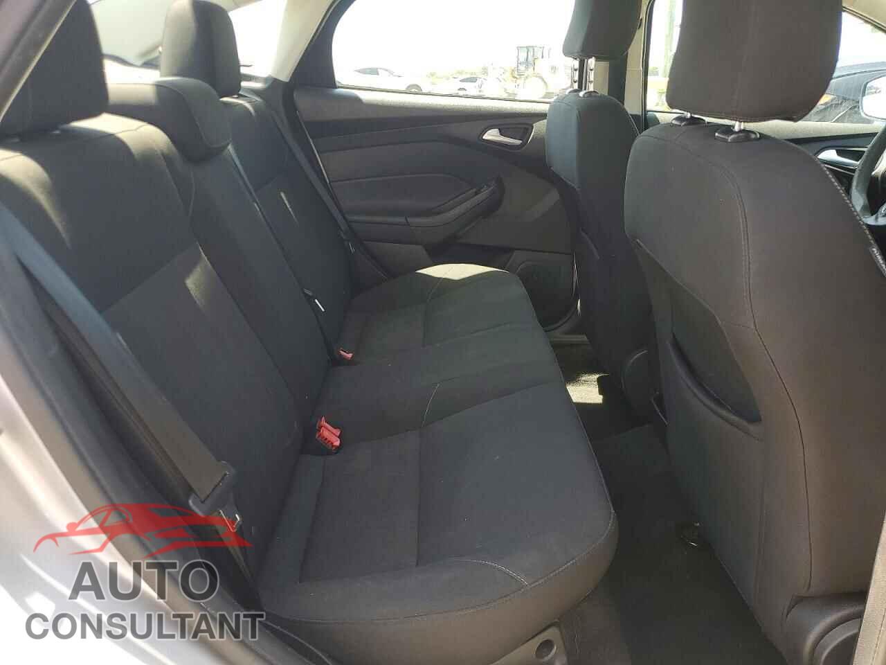 FORD FOCUS 2017 - 1FADP3F22HL285484