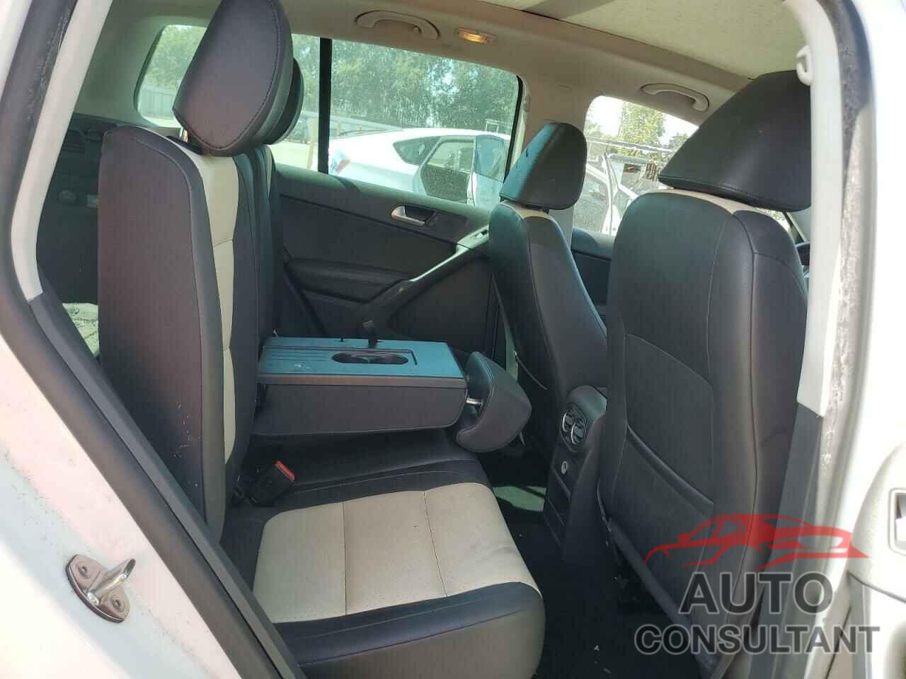 VOLKSWAGEN TIGUAN 2016 - WVGAV7AXXGW027610