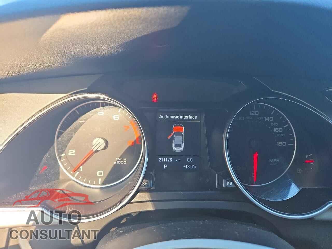 AUDI A5 2011 - WAULFAFH7BN008257