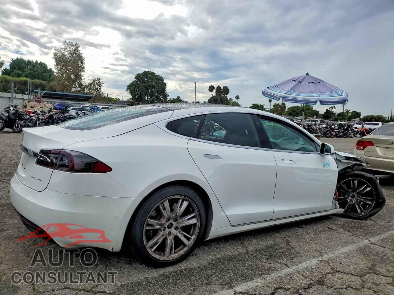 TESLA MODEL S 2021 - 5YJSA1E2XMF423715