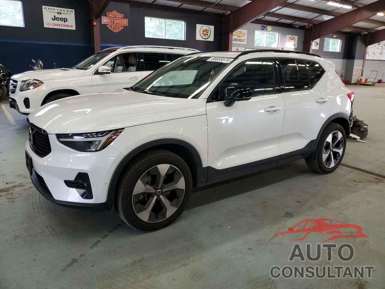 VOLVO XC40 PLUS 2023 - YV4L12UW2P2915500