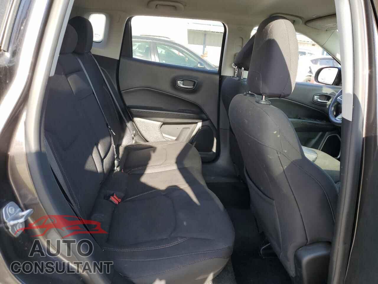 JEEP COMPASS 2018 - 3C4NJDAB9JT151000