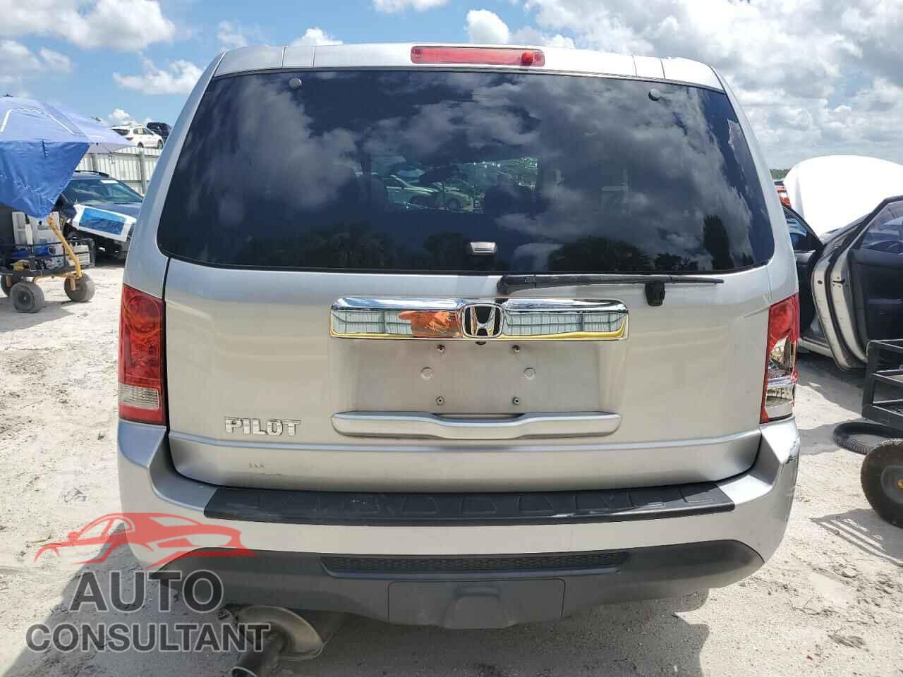 HONDA PILOT 2015 - 5FNYF3H51FB019251