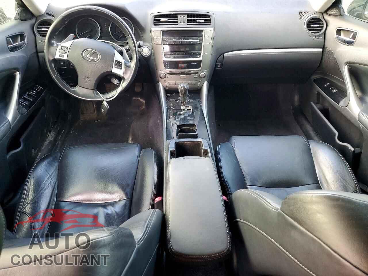 LEXUS IS 2011 - JTHCF5C26B5052128
