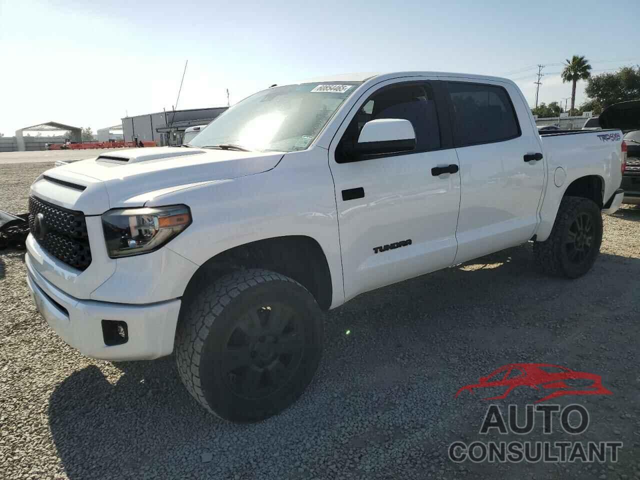 TOYOTA TUNDRA 2018 - 5TFDY5F1XJX773106