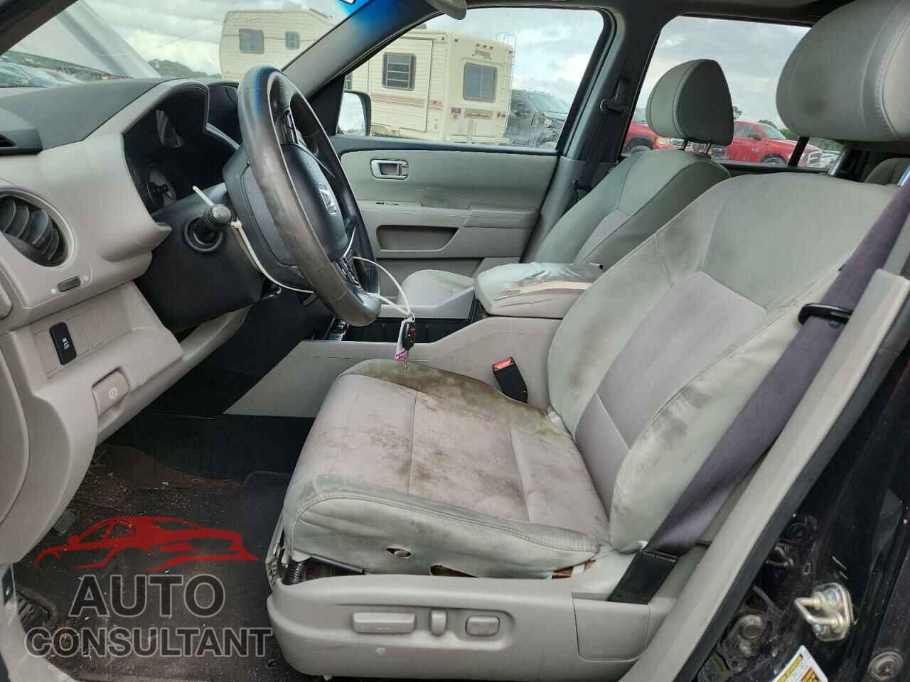 HONDA PILOT 2015 - 5FNYF3H3XFB011650