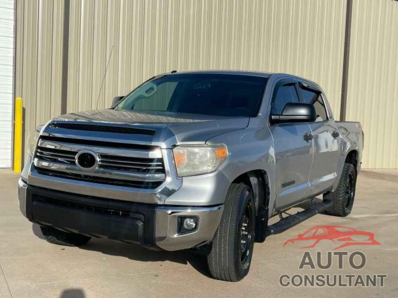 TOYOTA TUNDRA 2017 - 5TFEM5F19HX113858