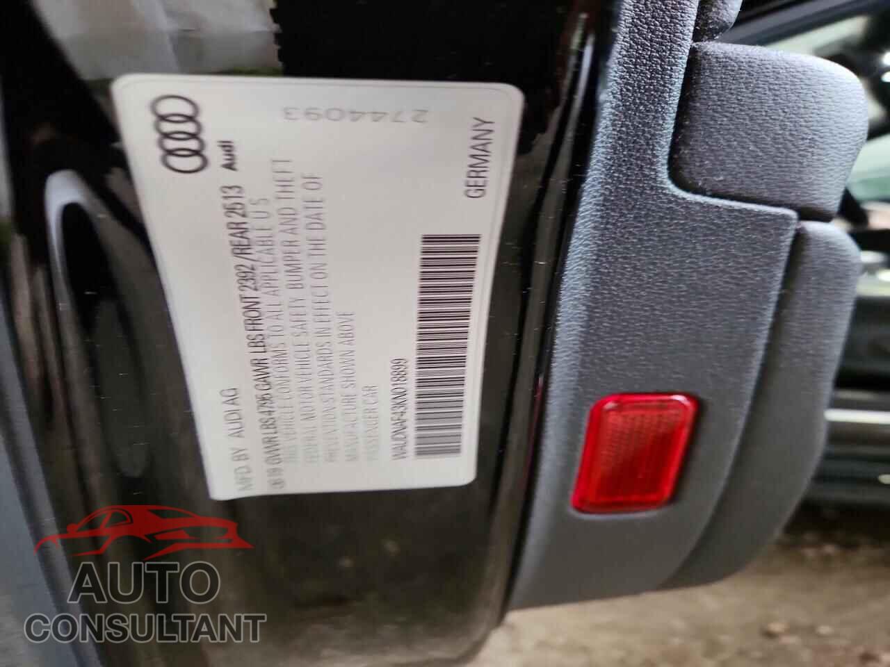 AUDI A4 2019 - WAUDNAF43KN018899