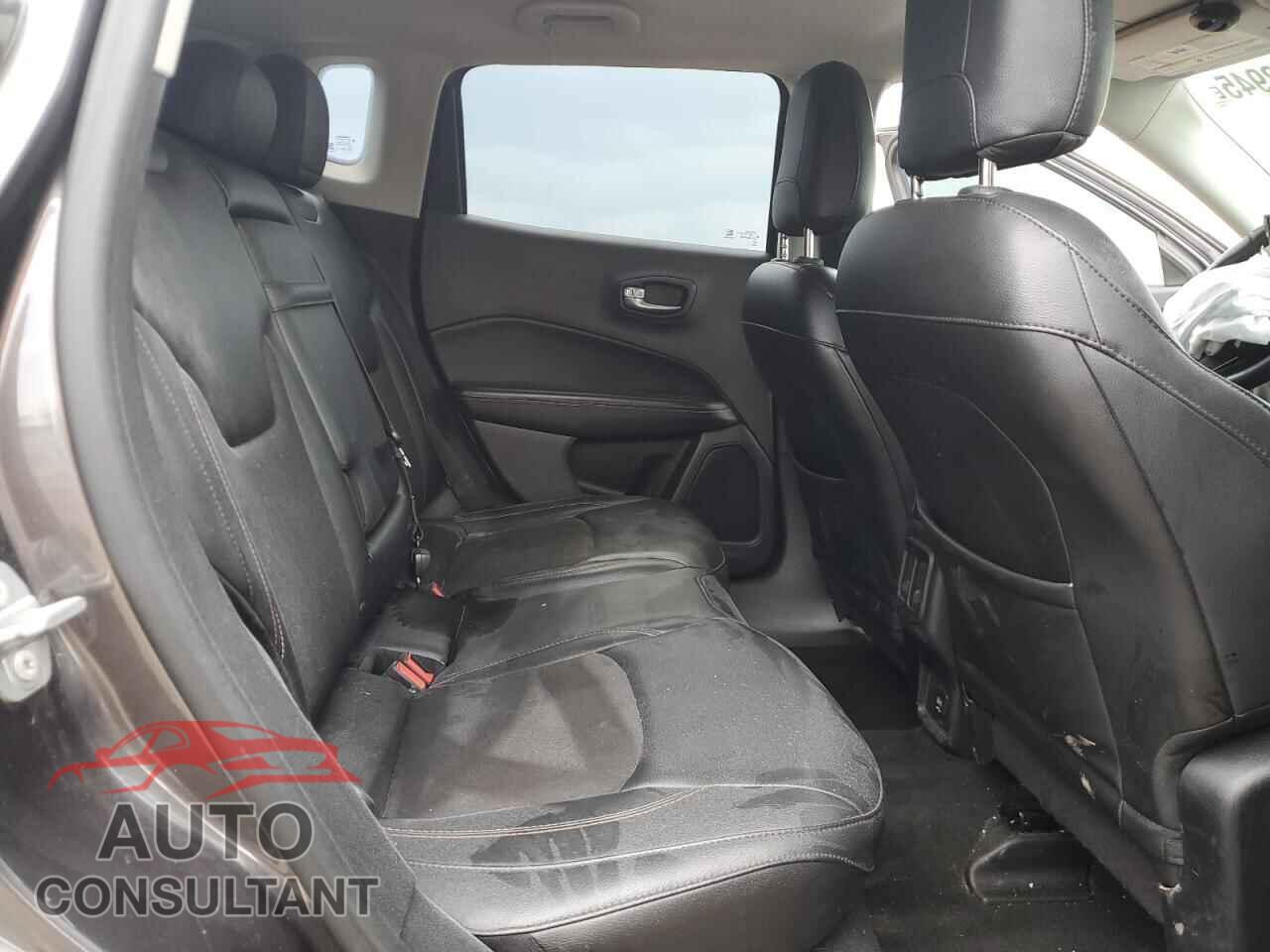 JEEP COMPASS 2018 - 3C4NJDBB2JT256413