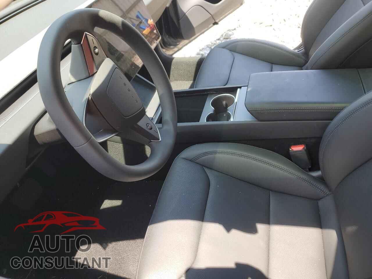 TESLA MODEL 3 2025 - 5YJ3E1EA1SF943685