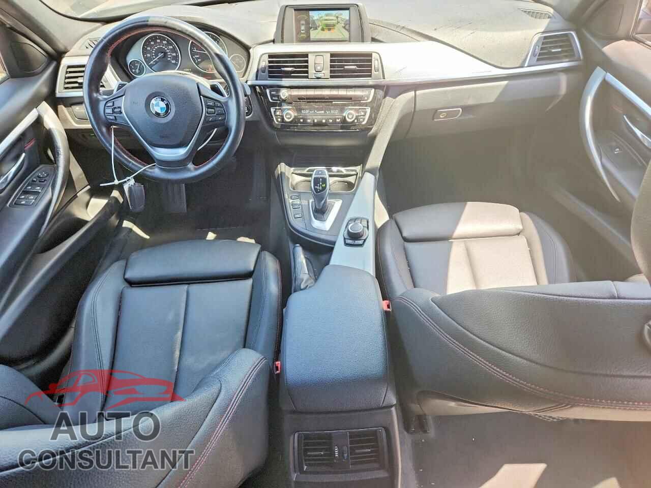 BMW 3 SERIES 2018 - WBA8B9C54JEE83375