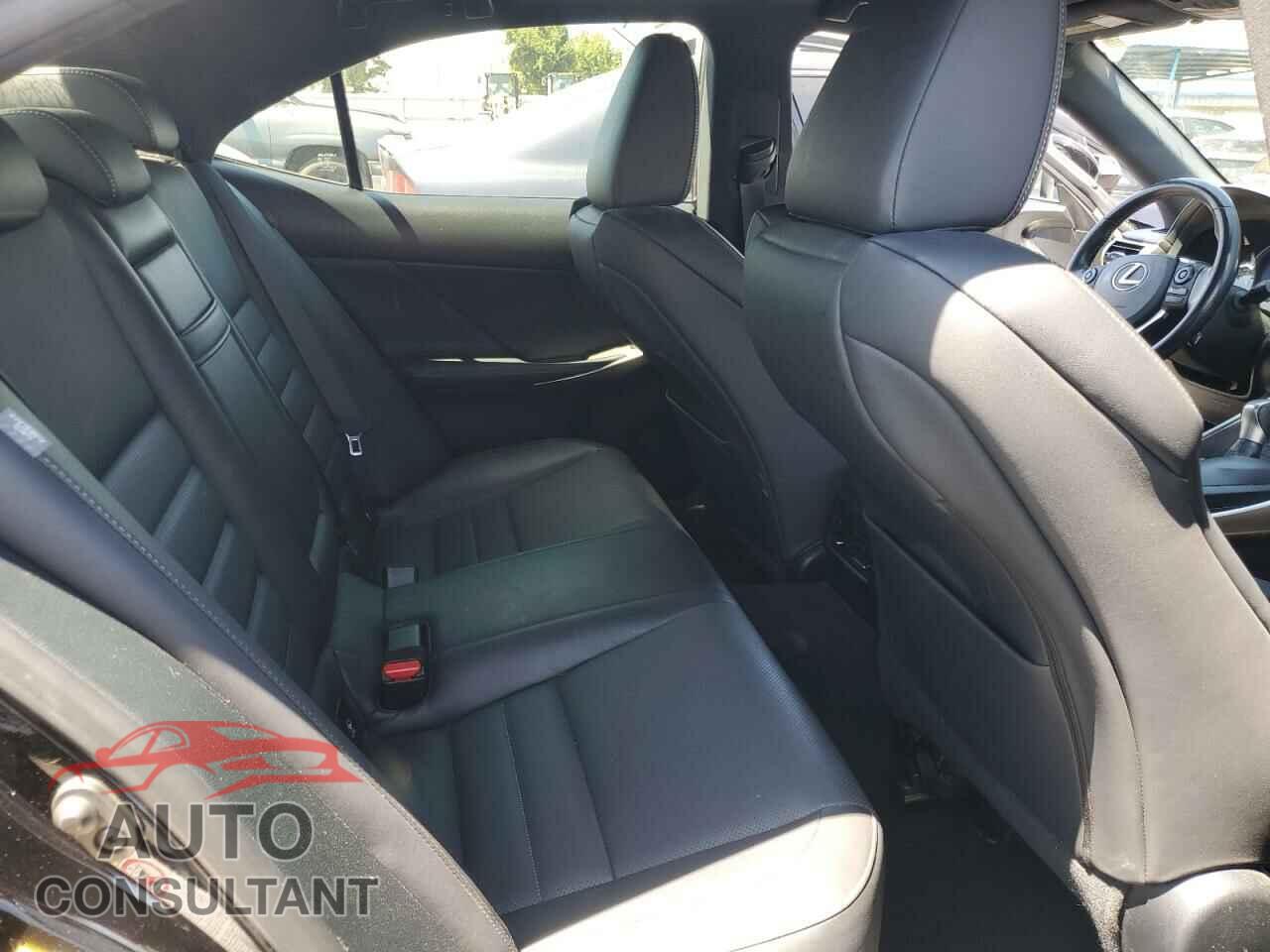 LEXUS IS 2015 - JTHBE1D24F5021147