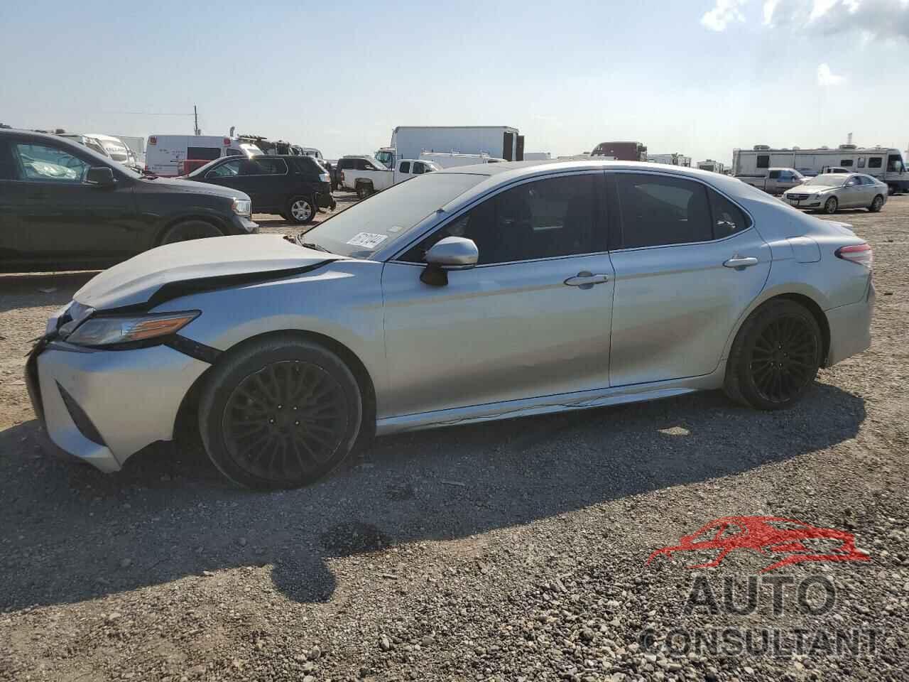 TOYOTA CAMRY 2018 - 4T1B61HK8JU107628