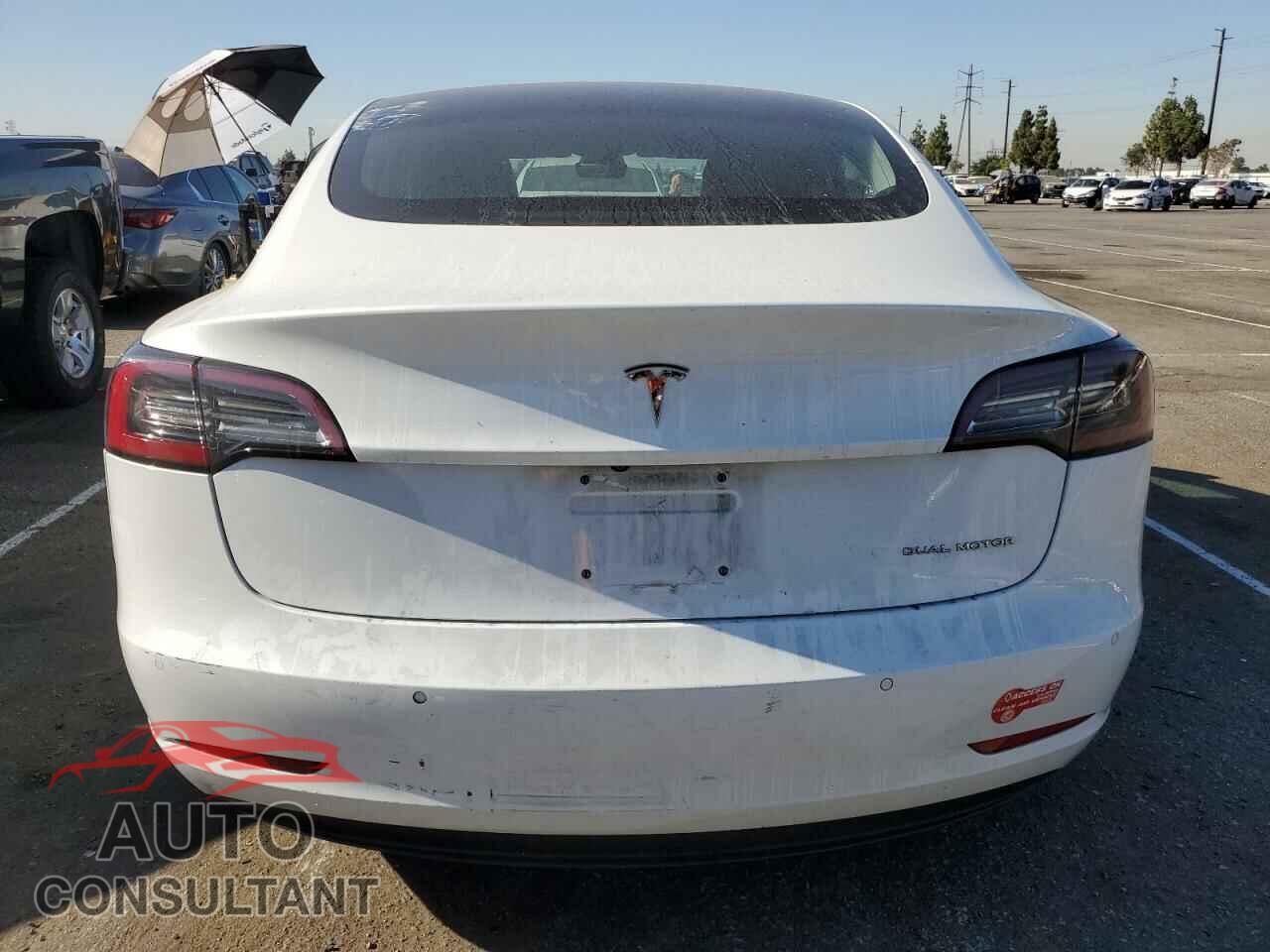 TESLA MODEL 3 2018 - 5YJ3E1EB0JF110323