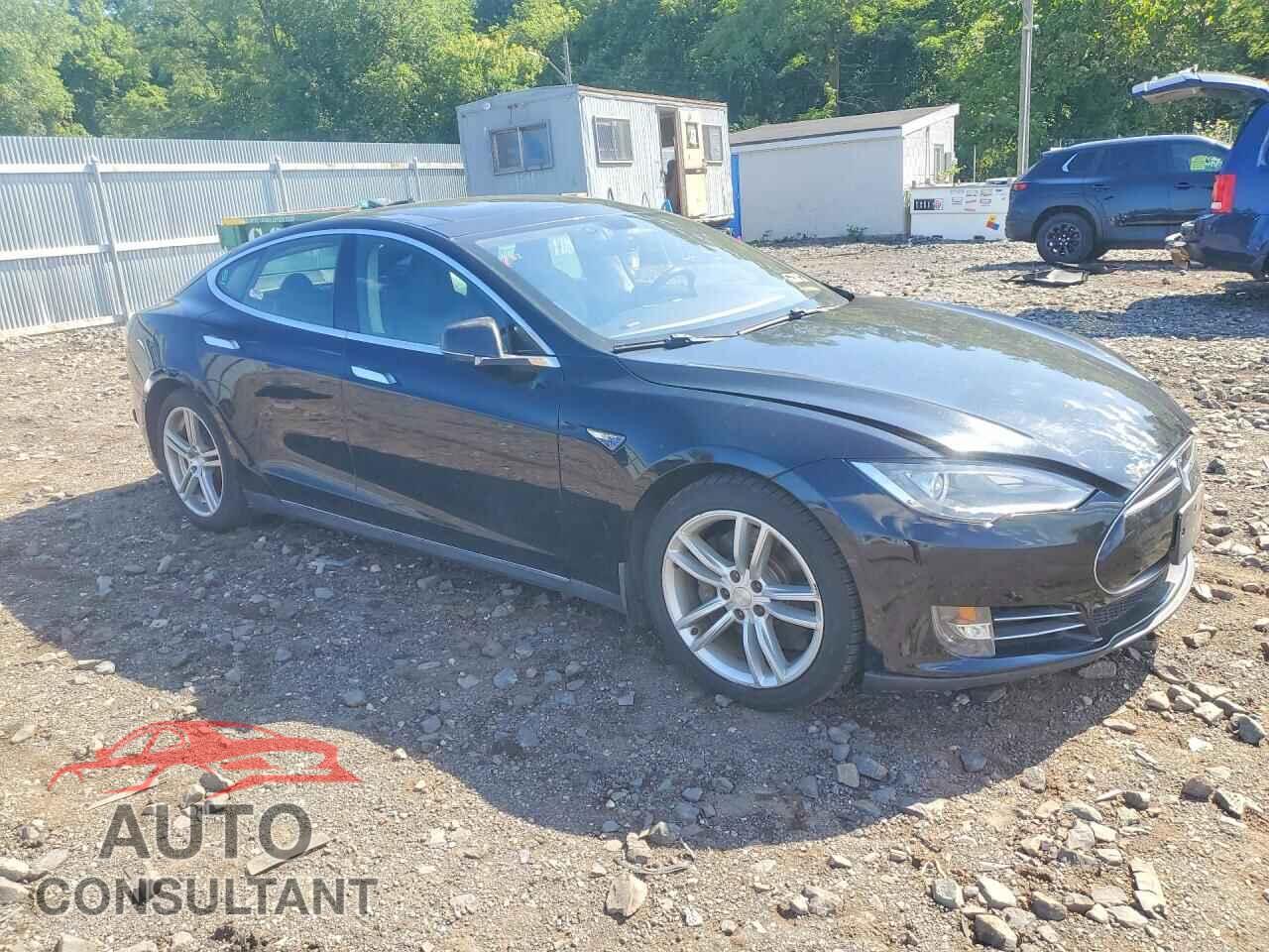 TESLA MODEL S 2013 - 5YJSA1CN1DFP12575