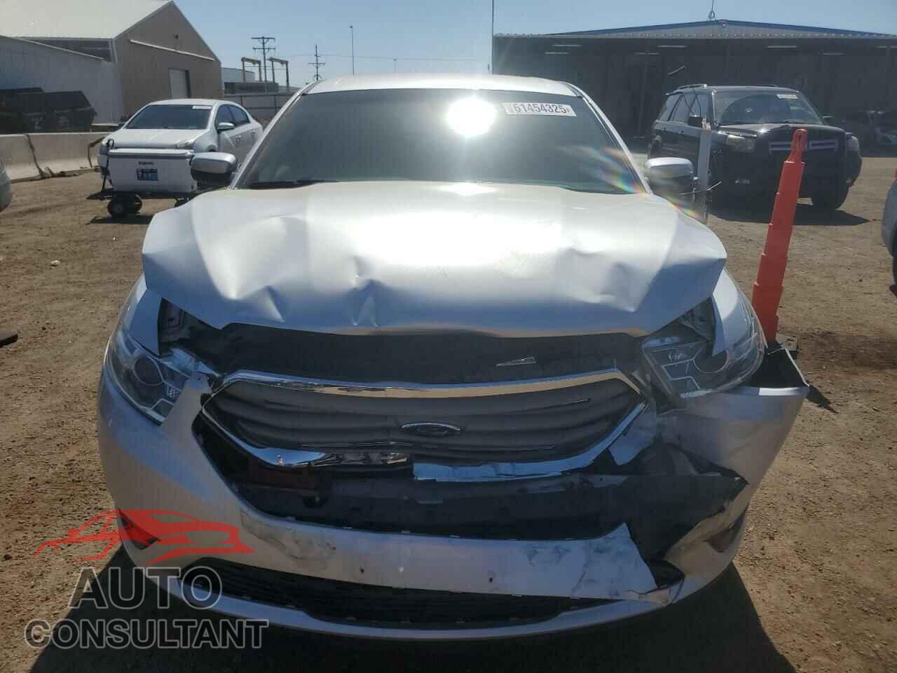 FORD TAURUS 2018 - 1FAHP2E87JG115802