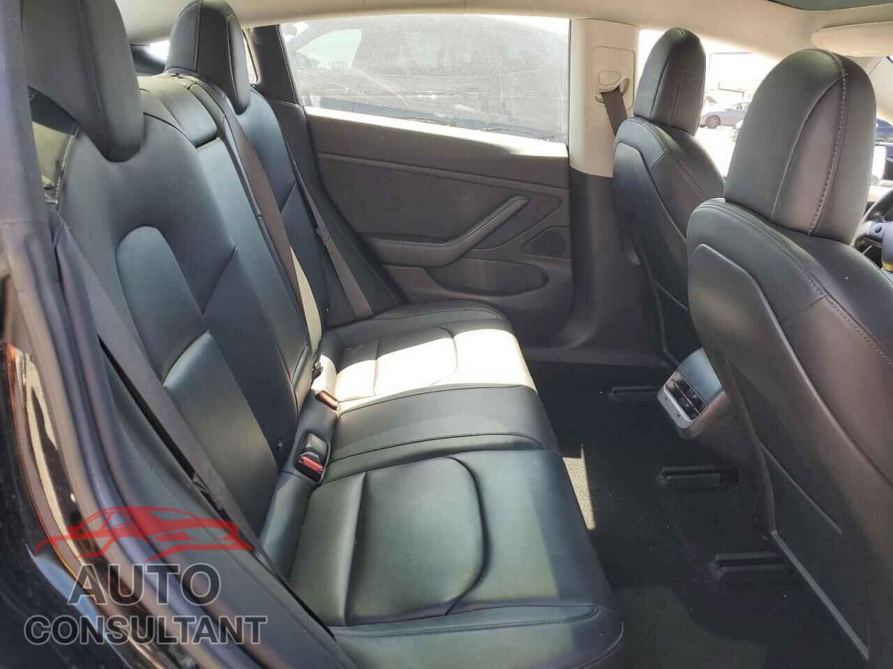 TESLA MODEL 3 2018 - 5YJ3E1EA9JF010714