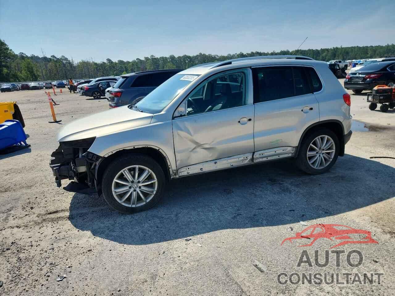 VOLKSWAGEN TIGUAN 2011 - WVGBV7AX7BW562018