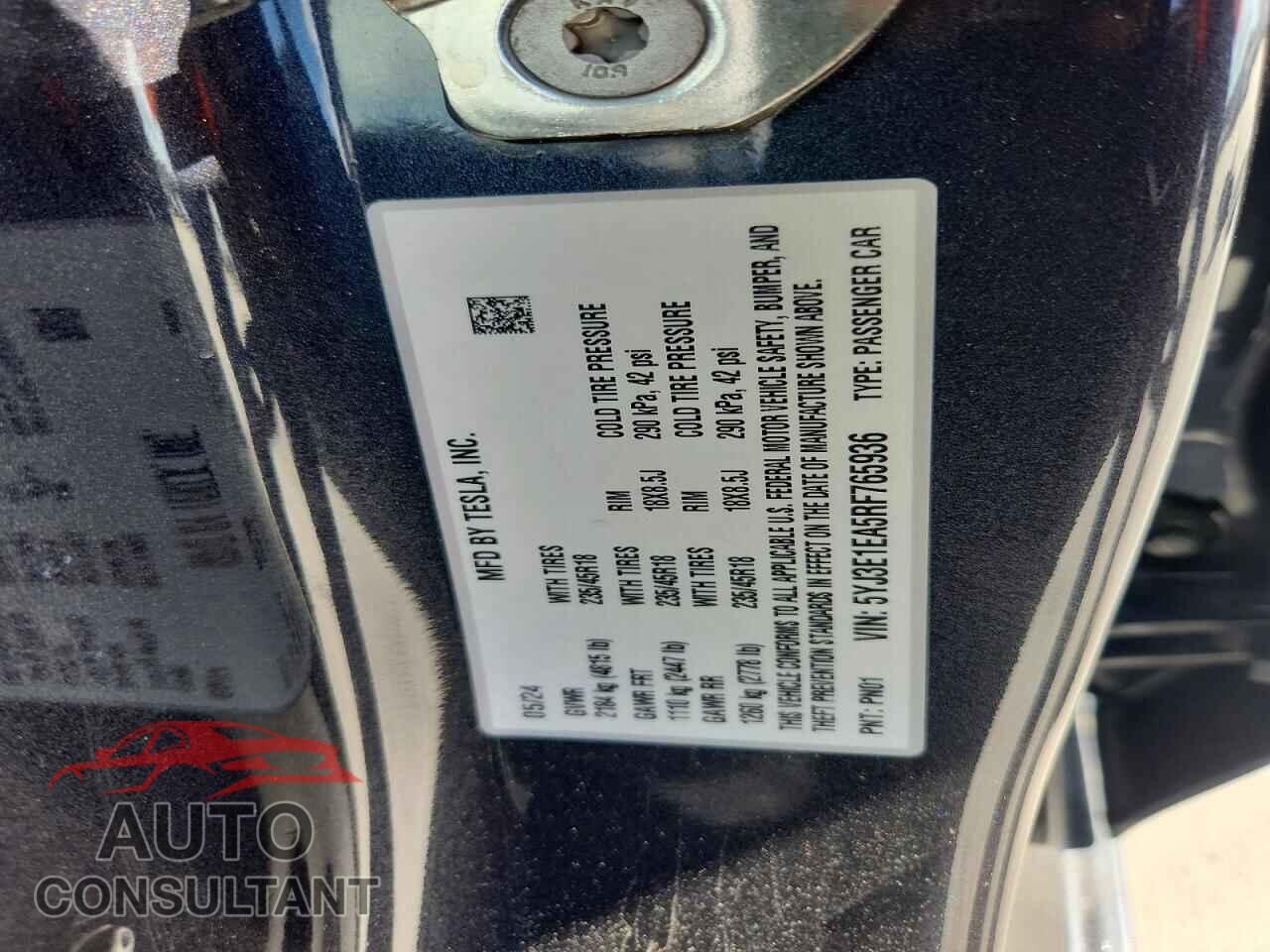 TESLA MODEL 3 2024 - 5YJ3E1EA5RF765936