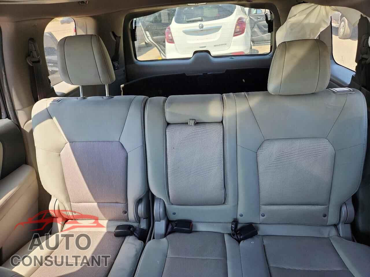HONDA PILOT 2015 - 5FNYF4H39FB067357