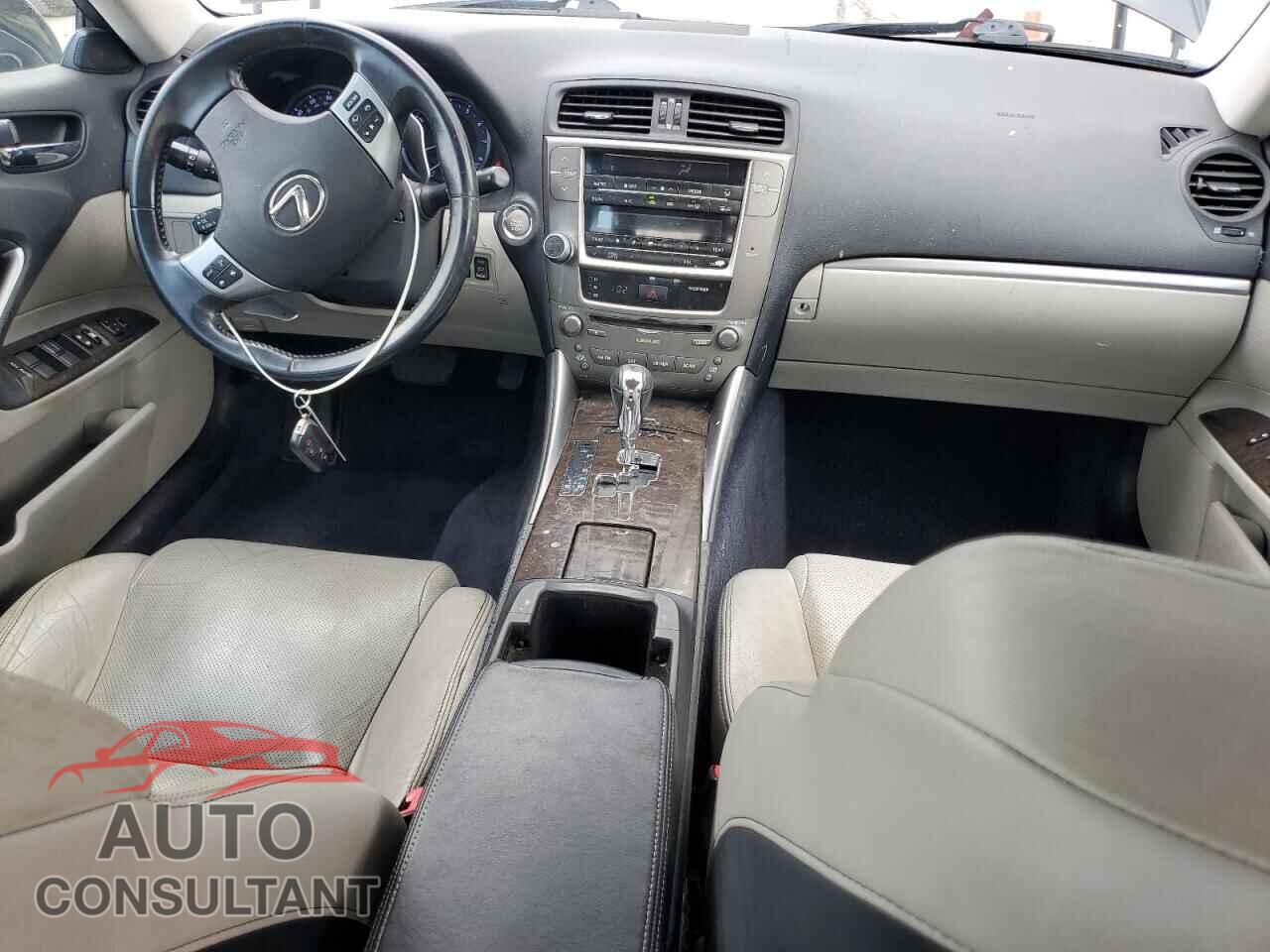 LEXUS IS 2011 - JTHCF5C24B2035099
