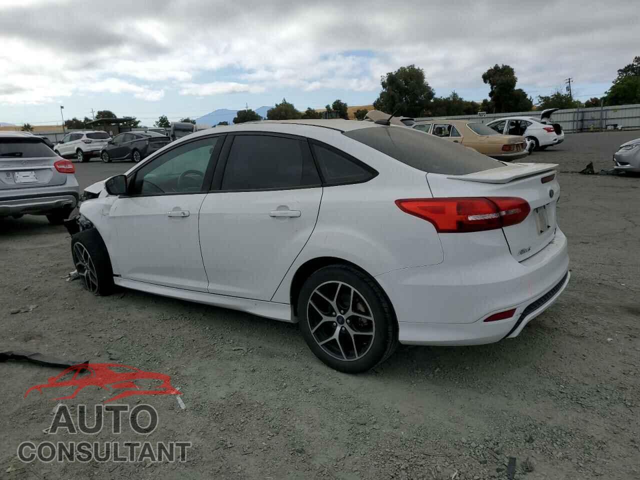 FORD FOCUS 2015 - 1FADP3FE7FL361739