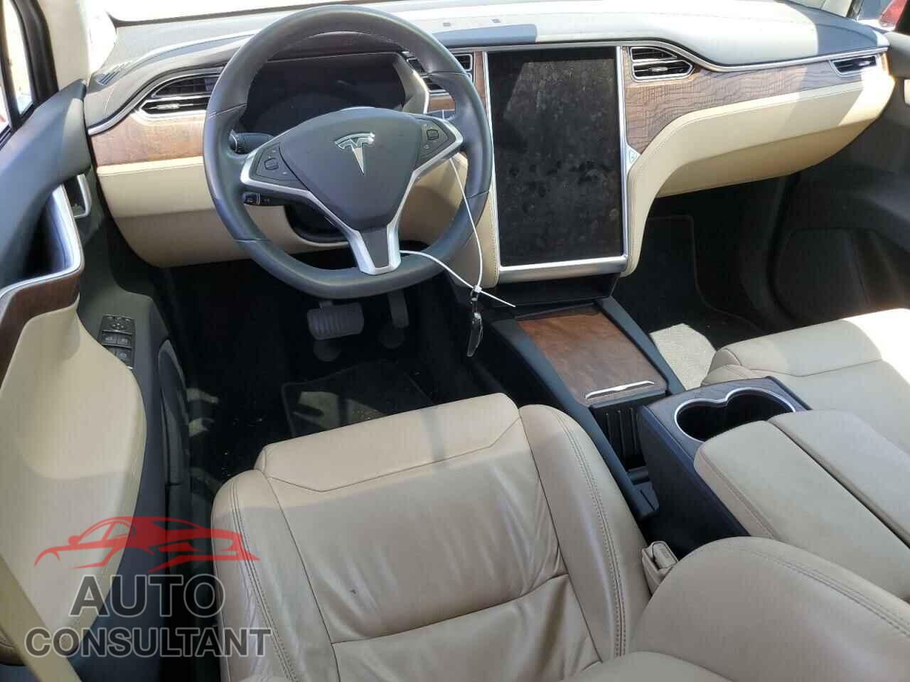 TESLA MODEL X 2017 - 5YJXCBE21HF038300
