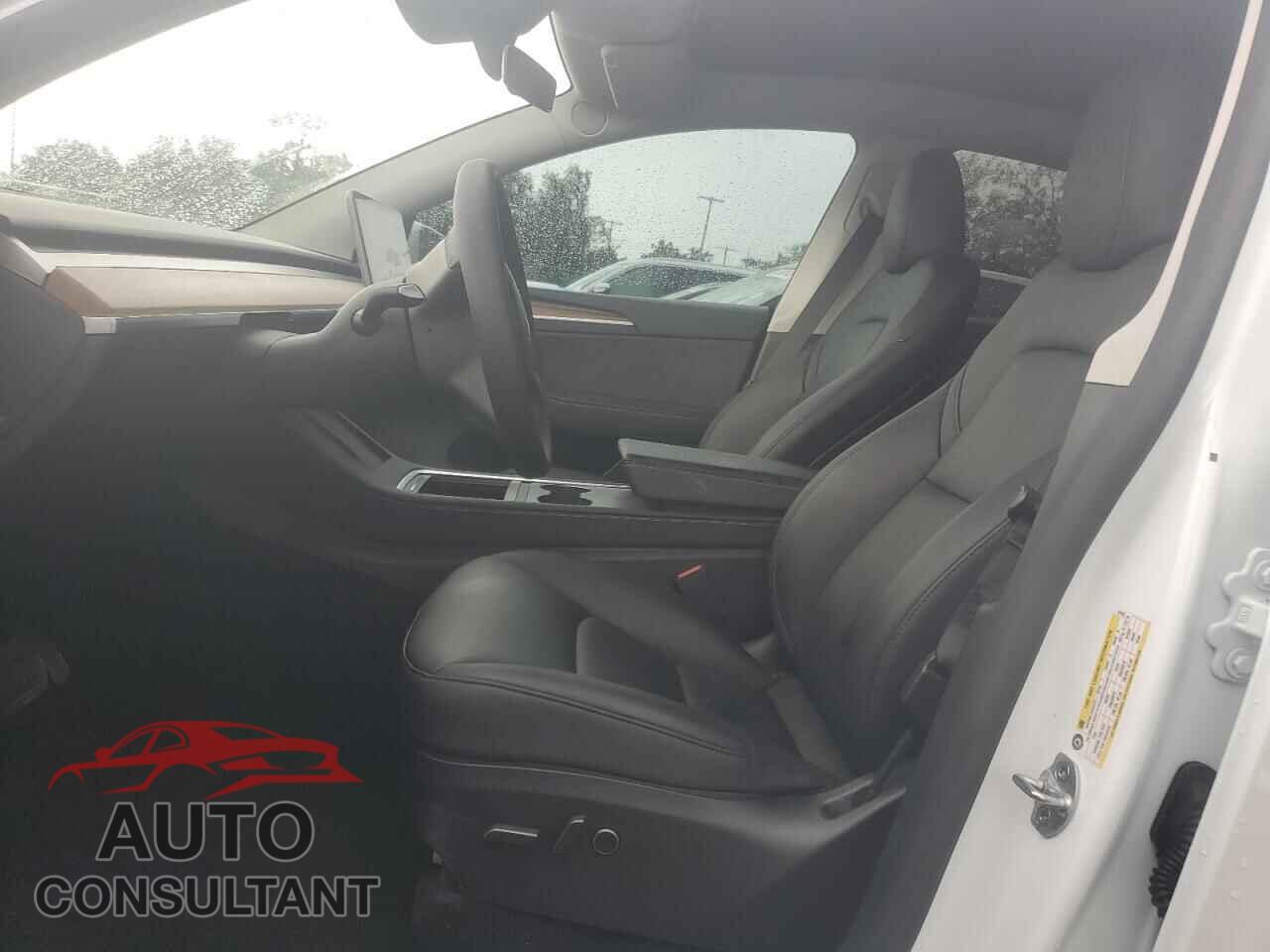 TESLA MODEL Y 2024 - 7SAYGAEE9RF121975