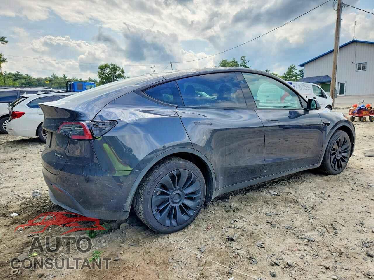 TESLA MODEL Y 2024 - 7SAYGAEE9RF020807