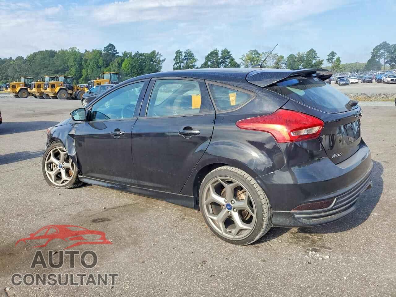 FORD FOCUS 2018 - 1FADP3L94JL331646